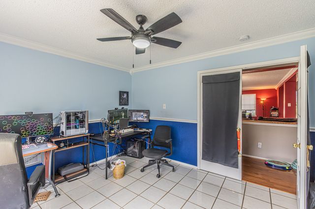 300 Creek Point Lane, Arlington, TX 76002