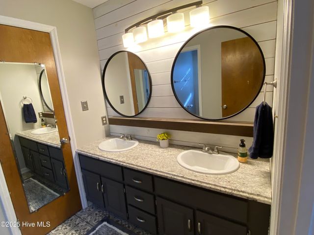 733 Stonewall Avenue, Jacksonville, NC 28540