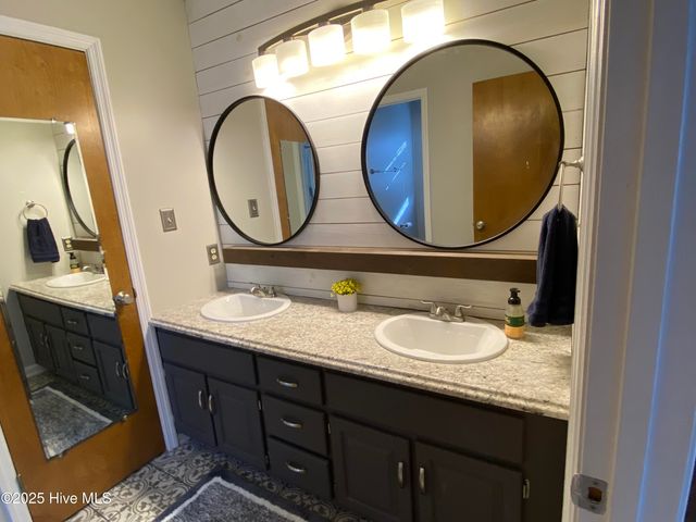 733 Stonewall Avenue, Jacksonville, NC 28540