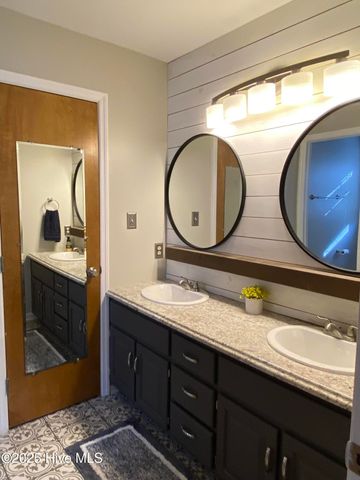 733 Stonewall Avenue, Jacksonville, NC 28540