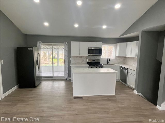 8650 Cedar Court, Superior Charter Township, MI 48198
