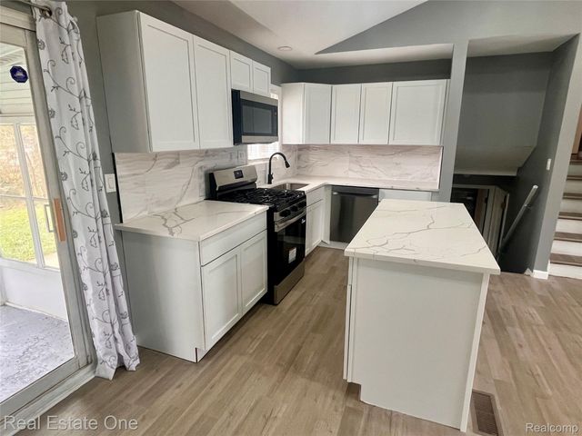 8650 Cedar Court, Superior Charter Township, MI 48198