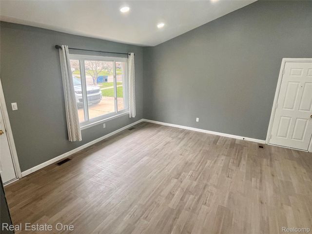 8650 Cedar Court, Superior Charter Township, MI 48198