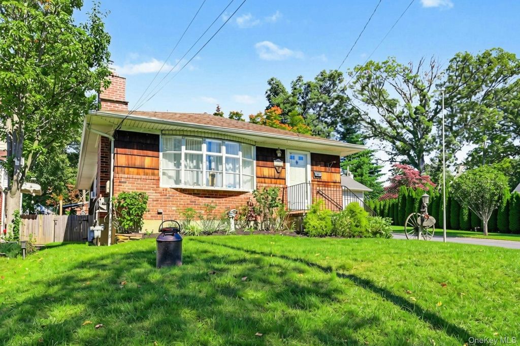 112 North Street, Locust Valley, NY 11560 — exterior