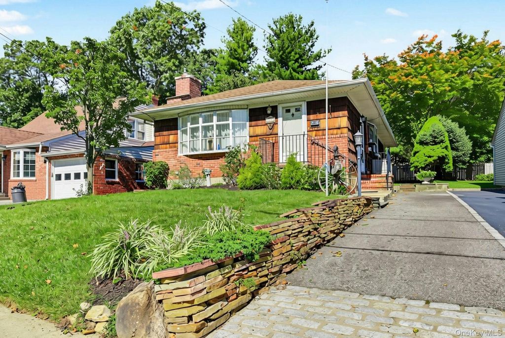 112 North Street, Locust Valley, NY 11560 — photo 3