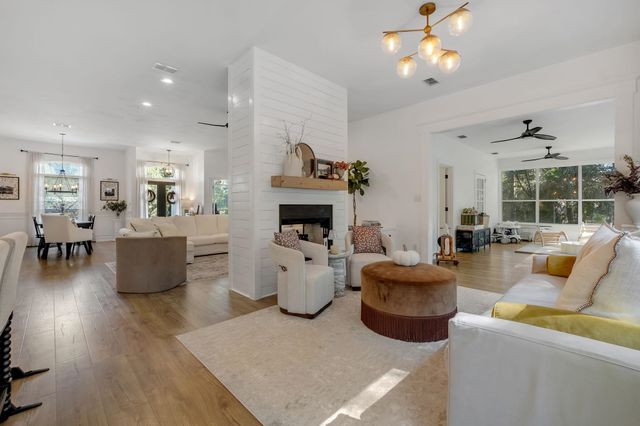 3095 Shamrock St N, Tallahassee, FL 32309