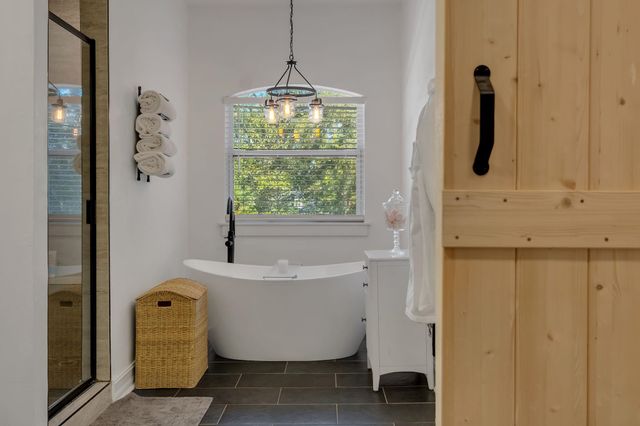 3095 Shamrock St N, Tallahassee, FL 32309