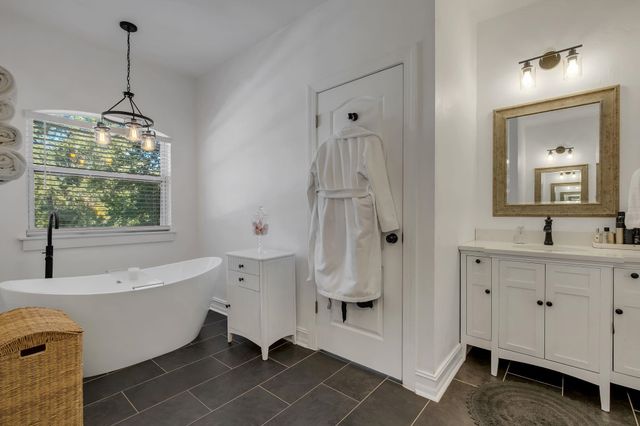 3095 Shamrock St N, Tallahassee, FL 32309