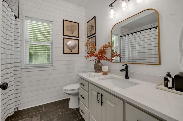 3095 Shamrock St N, Tallahassee, FL 32309