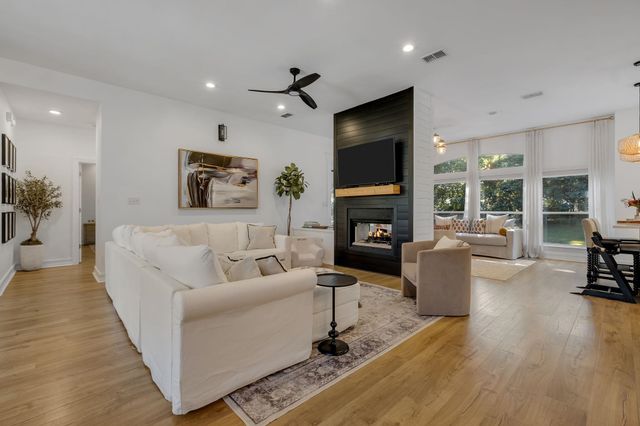 3095 Shamrock St N, Tallahassee, FL 32309