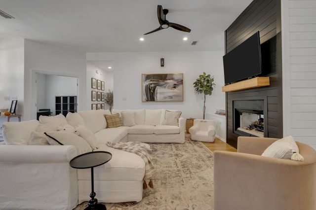 3095 Shamrock St N, Tallahassee, FL 32309