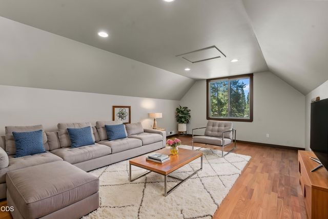 17065 Oxnard Road, Bend, OR 97707