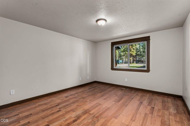 17065 Oxnard Road, Bend, OR 97707