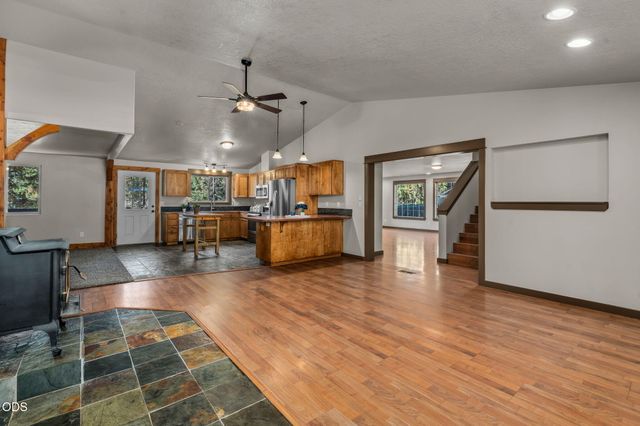 17065 Oxnard Road, Bend, OR 97707