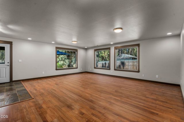17065 Oxnard Road, Bend, OR 97707