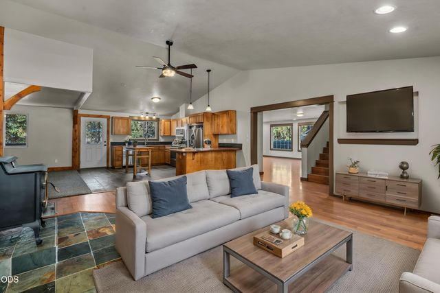 17065 Oxnard Road, Bend, OR 97707