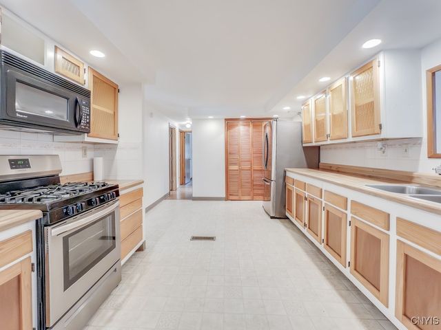 924 County Route 12, Schroeppel, NY 13132