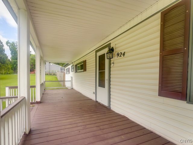 924 County Route 12, Schroeppel, NY 13132