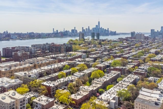 211 14Th St 1R, Hoboken City, NJ 07030
