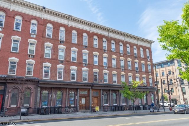 211 14Th St 1R, Hoboken City, NJ 07030