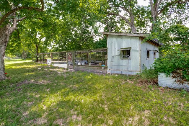 2457 NE County Road 0080, Corsicana, TX 75109