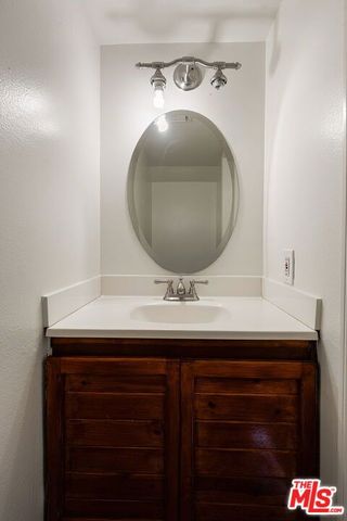 1805 S Barrington Avenue 5, Los Angeles, CA 90025