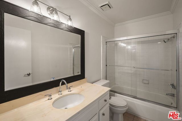 1805 S Barrington Avenue 5, Los Angeles, CA 90025