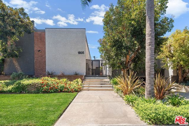 1805 S Barrington Avenue 5, Los Angeles, CA 90025