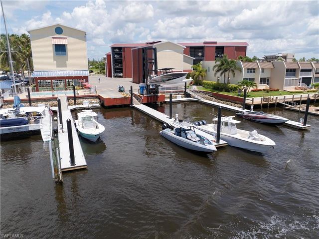 750 RIVER POINT A3-03 DR, Naples, FL 34102