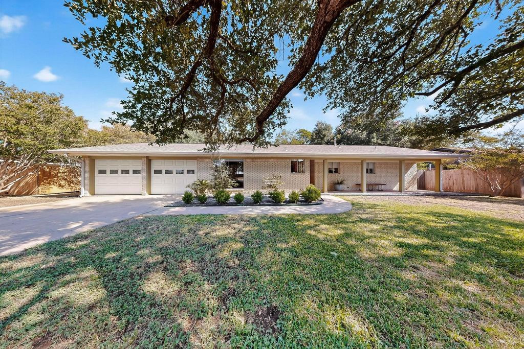 118 Anderson DR, Elgin, TX 78621