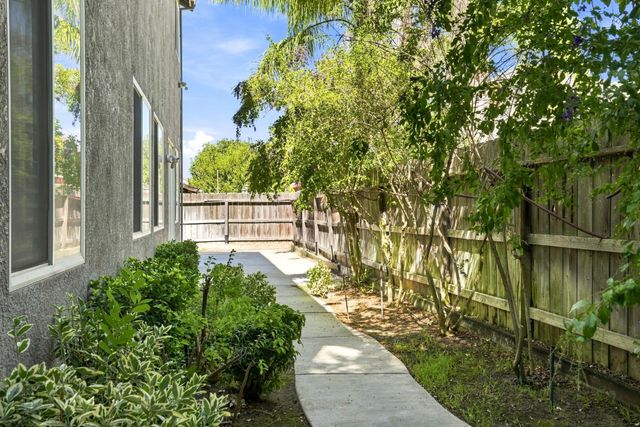 935 Shortland Cir, Manteca, CA 95337