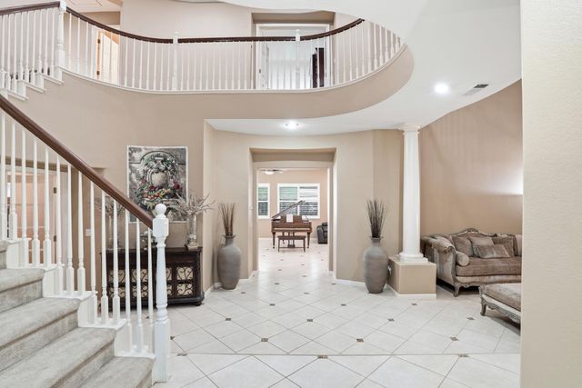 935 Shortland Cir, Manteca, CA 95337