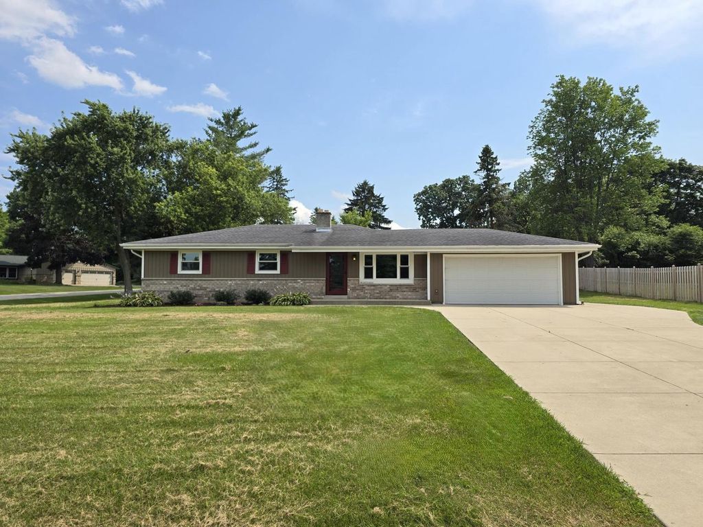 S63W12671 Emerson DRIVE, Muskego, WI 53150