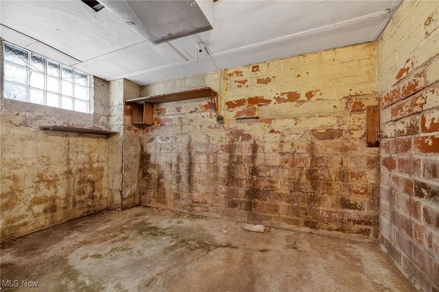 13405 Thornhurst Avenue, Garfield Heights, OH 44105