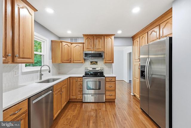 38 BLACKBURN CT, Burtonsville, MD 20866