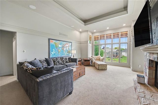 19420 W 102nd Street, Lenexa, KS 66220