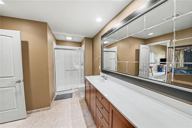 19420 W 102nd Street, Lenexa, KS 66220