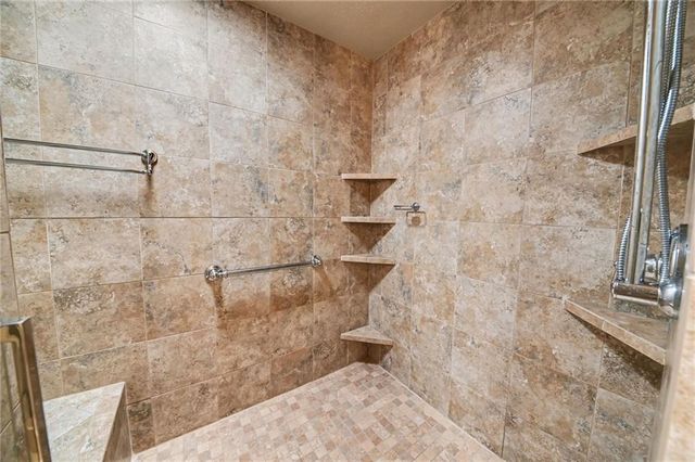 19420 W 102nd Street, Lenexa, KS 66220