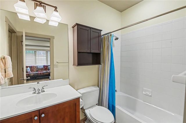 19420 W 102nd Street, Lenexa, KS 66220