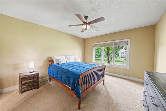 19420 W 102nd Street, Lenexa, KS 66220