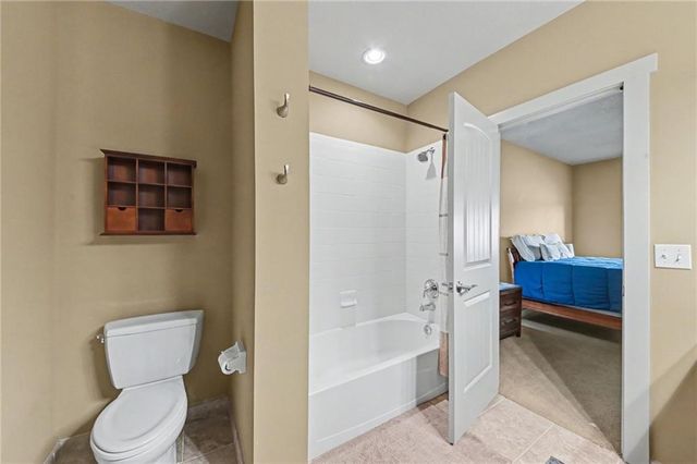 19420 W 102nd Street, Lenexa, KS 66220