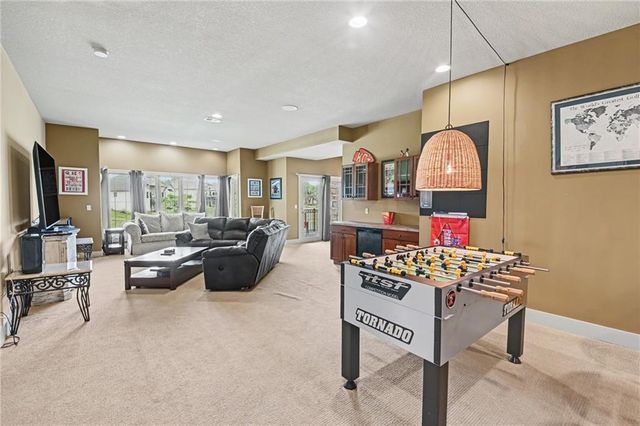 19420 W 102nd Street, Lenexa, KS 66220