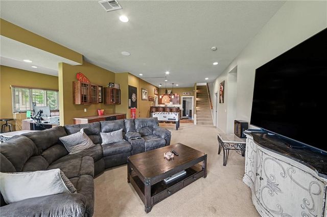 19420 W 102nd Street, Lenexa, KS 66220