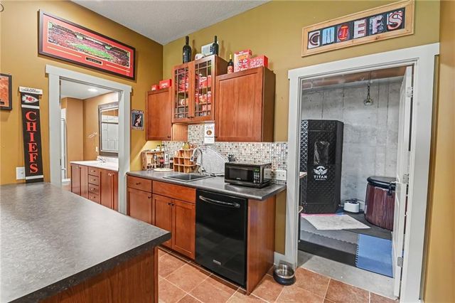 19420 W 102nd Street, Lenexa, KS 66220