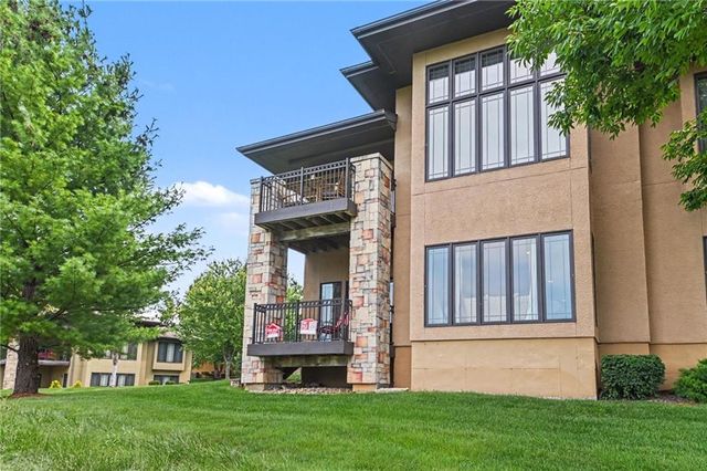 19420 W 102nd Street, Lenexa, KS 66220