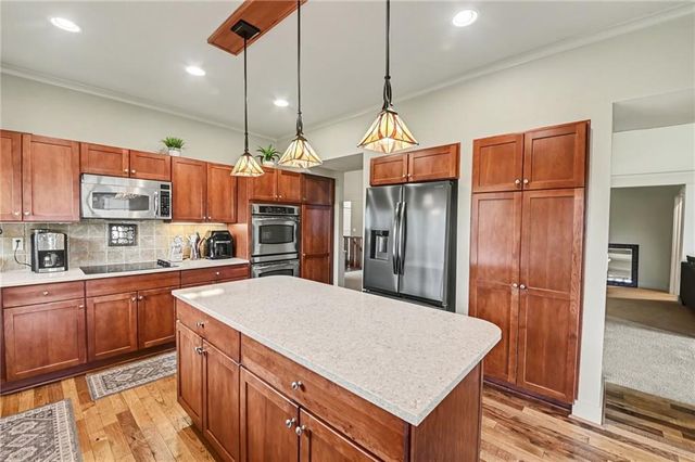19420 W 102nd Street, Lenexa, KS 66220