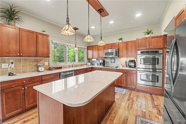 19420 W 102nd Street, Lenexa, KS 66220