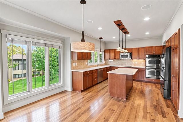 19420 W 102nd Street, Lenexa, KS 66220