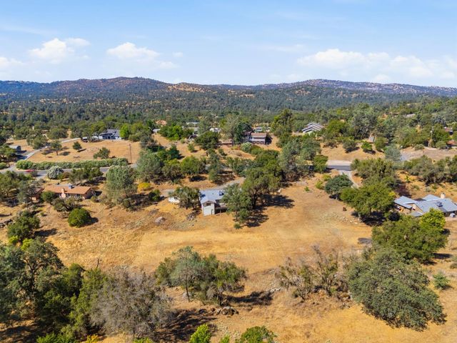 28841 Yosemite Springs Pkwy, Coarsegold, CA 93614