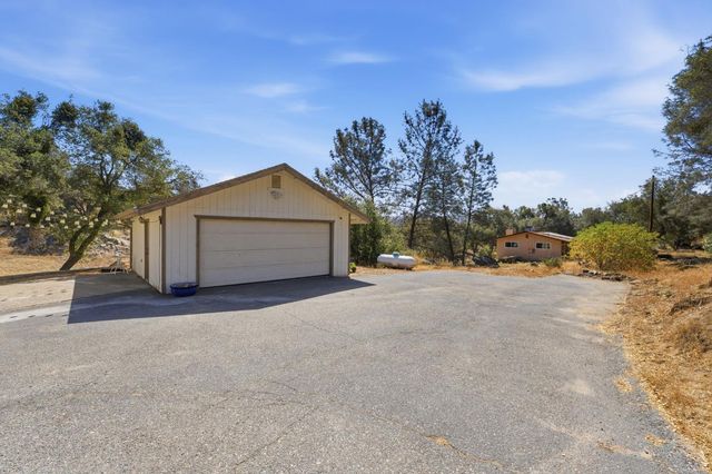 28841 Yosemite Springs Pkwy, Coarsegold, CA 93614